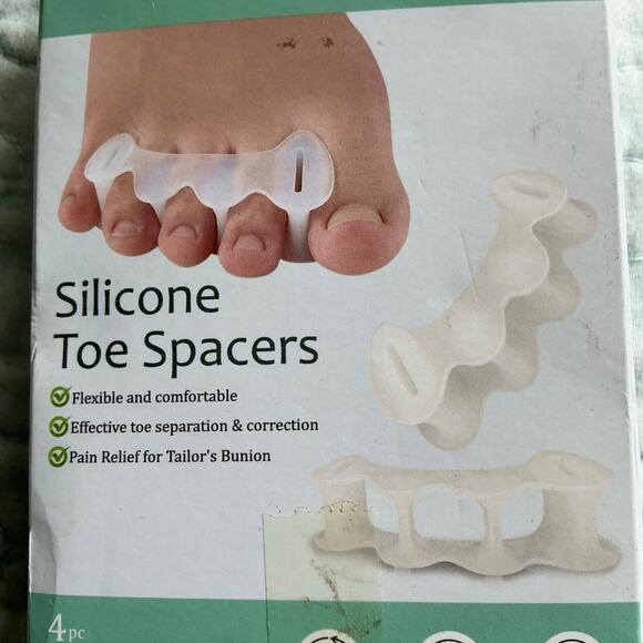 Silicon Toe Spacers By Golbylicc NEW 4PC Size Med (Toe Separators) Latex Free - Picture 2 of 7